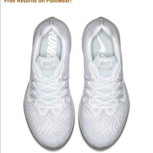 Nike Women’s Air Zoom Winflo 5 Running Shoes